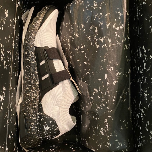 MEN’s Adidas HYKE ULTRABOOST size 9.5 - Picture 1 of 13